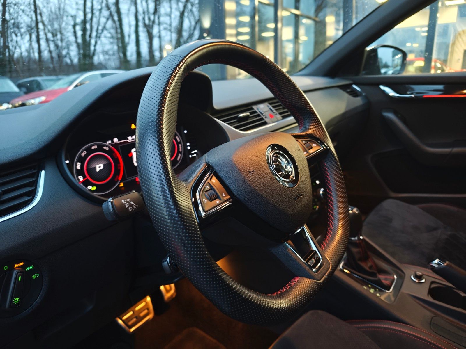 Fahrzeugabbildung SKODA OCTAVIA RS 4X4*AUT*SCHALENSITZE*KAMERA*4XSHZ*