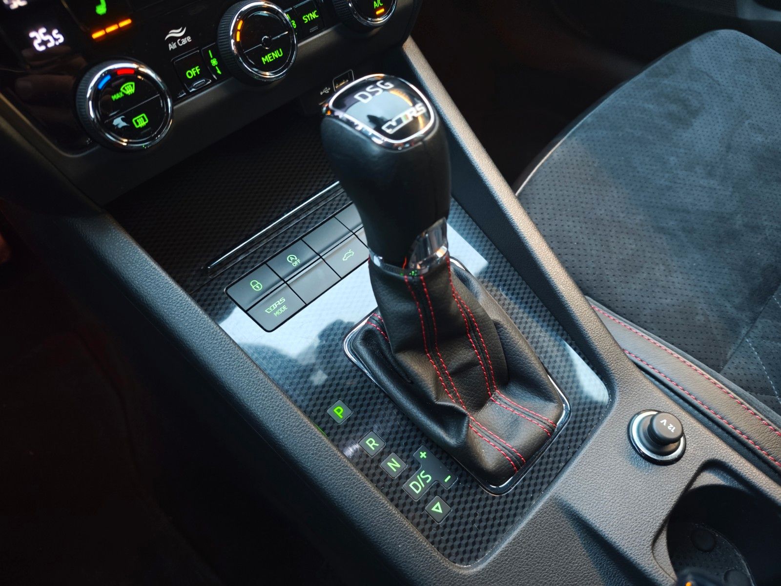 Fahrzeugabbildung SKODA OCTAVIA RS 4X4*AUT*SCHALENSITZE*KAMERA*4XSHZ*