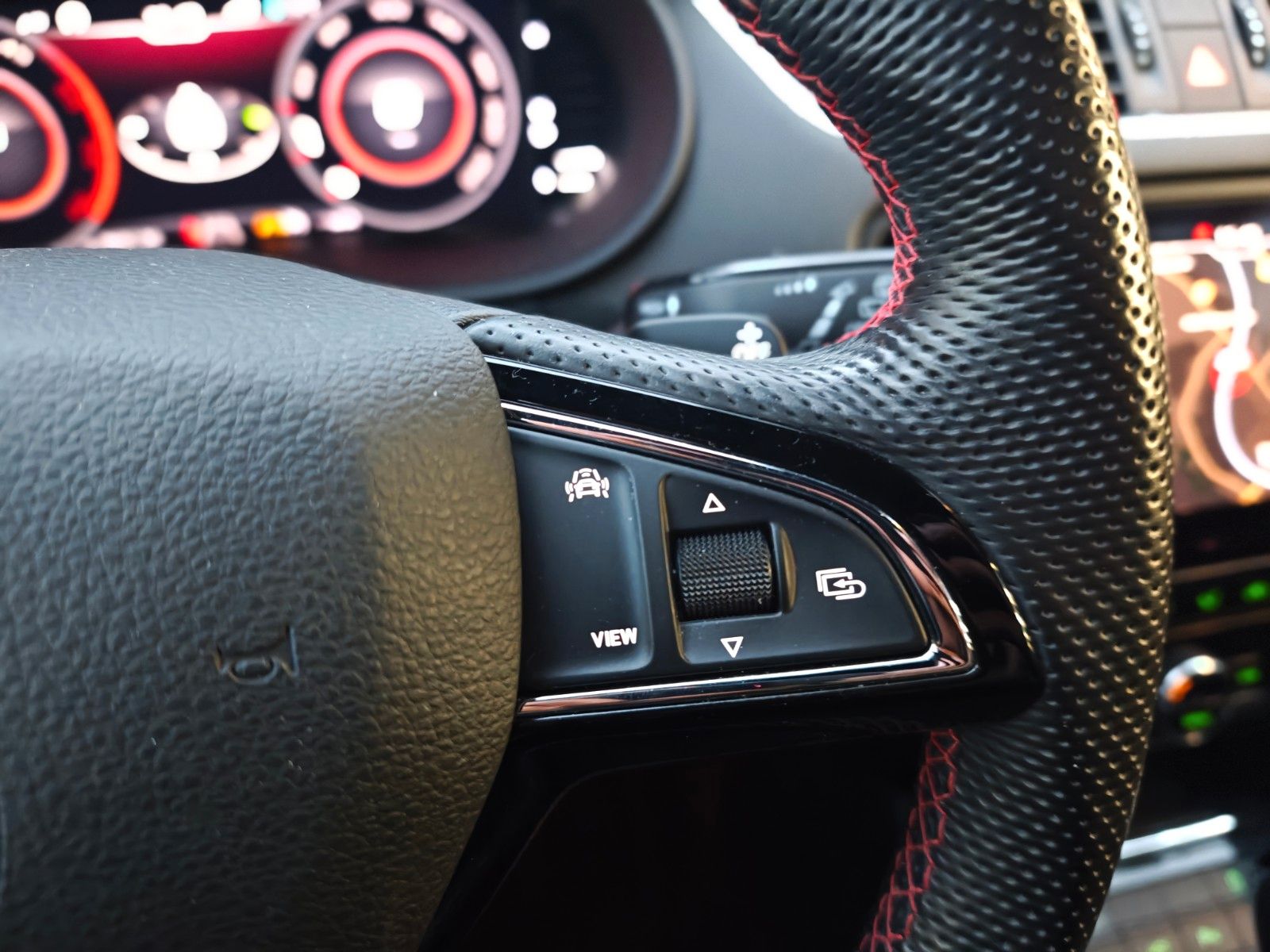 Fahrzeugabbildung SKODA OCTAVIA RS 4X4*AUT*SCHALENSITZE*KAMERA*4XSHZ*