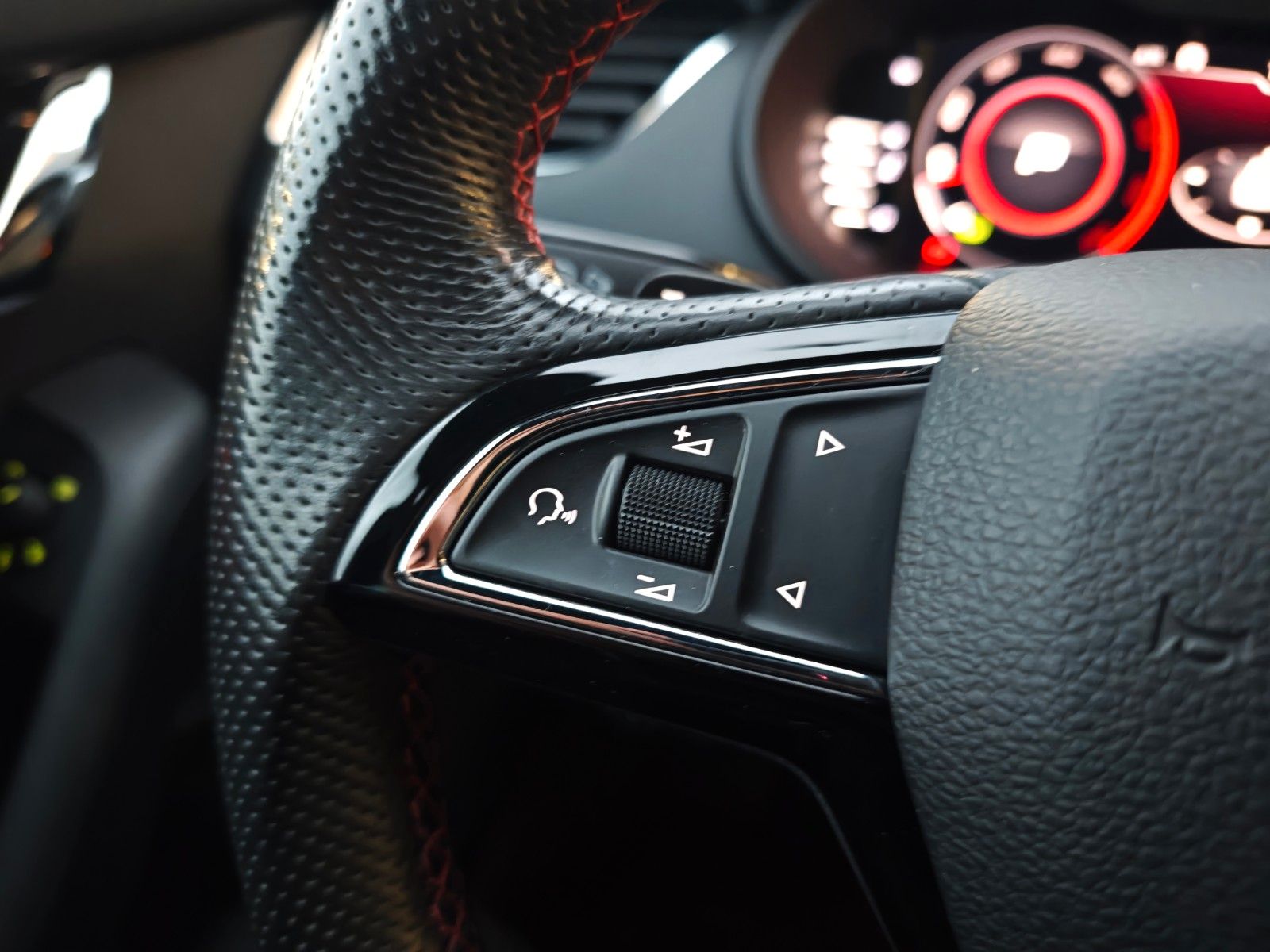 Fahrzeugabbildung SKODA OCTAVIA RS 4X4*AUT*SCHALENSITZE*KAMERA*4XSHZ*