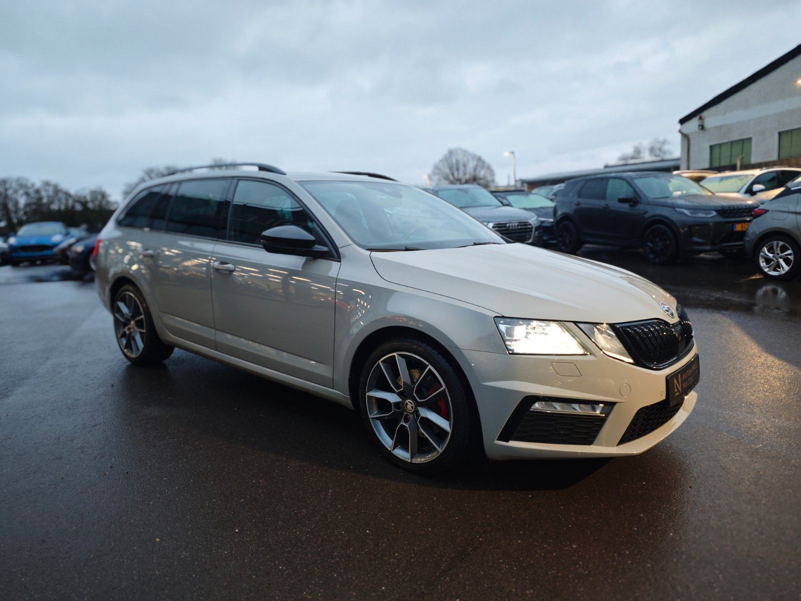 Fahrzeugabbildung SKODA OCTAVIA RS 4X4*AUT*SCHALENSITZE*KAMERA*4XSHZ*