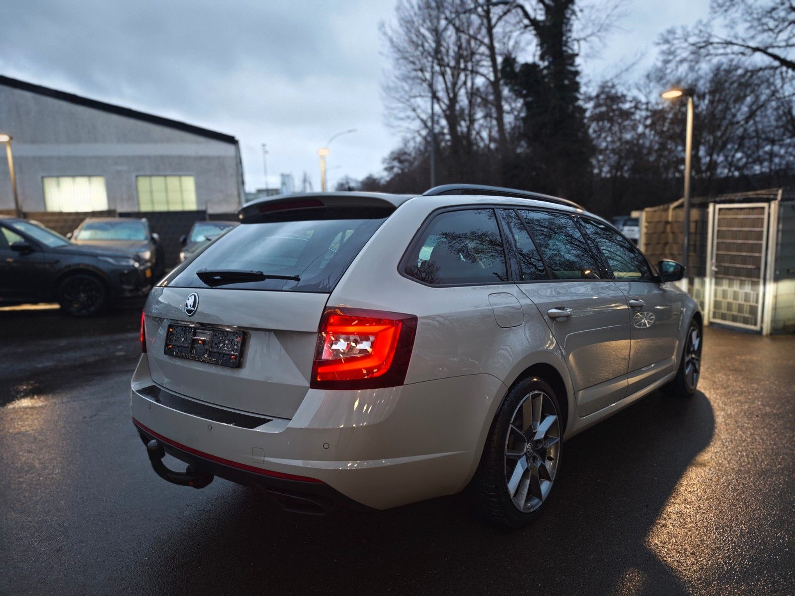 Fahrzeugabbildung SKODA OCTAVIA RS 4X4*AUT*SCHALENSITZE*KAMERA*4XSHZ*