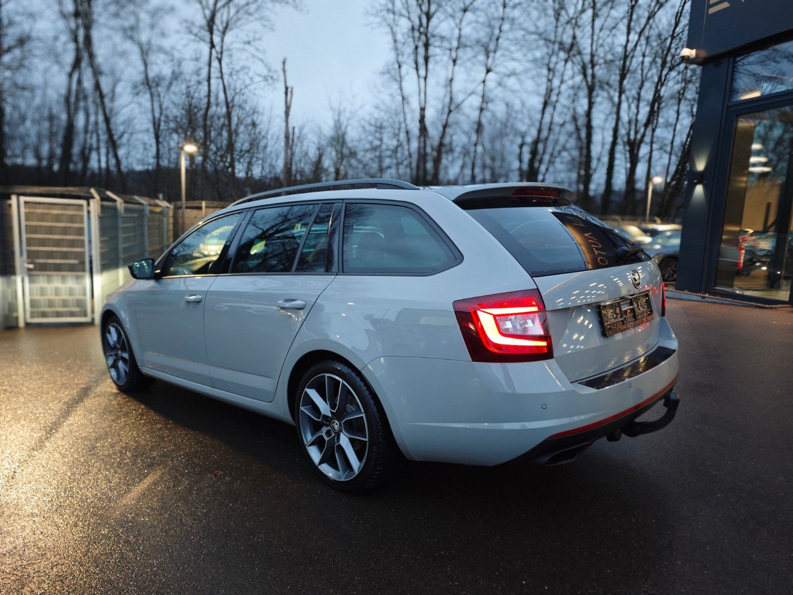 Fahrzeugabbildung SKODA OCTAVIA RS 4X4*AUT*SCHALENSITZE*KAMERA*4XSHZ*