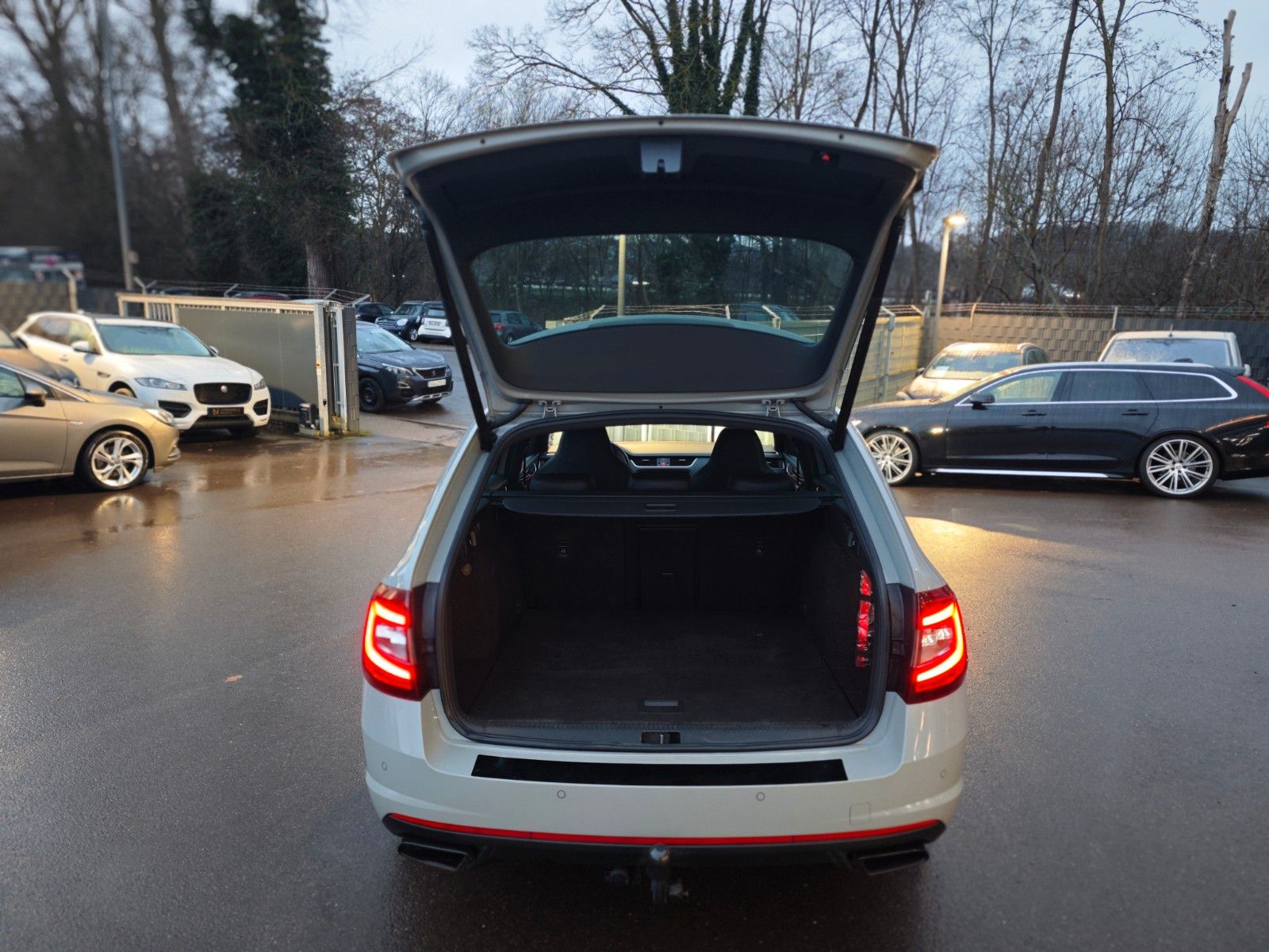 Fahrzeugabbildung SKODA OCTAVIA RS 4X4*AUT*SCHALENSITZE*KAMERA*4XSHZ*