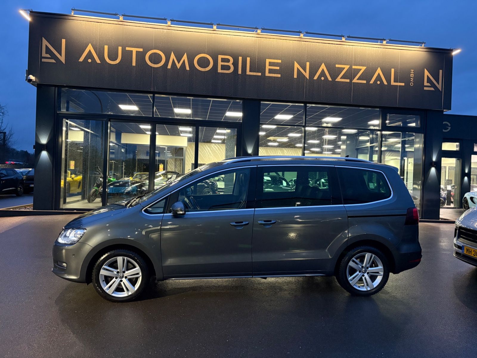 Fahrzeugabbildung Volkswagen SHARAN HIGHLINE*AUT*PANO*7 SITZER*EL TÜREN*2.HD*