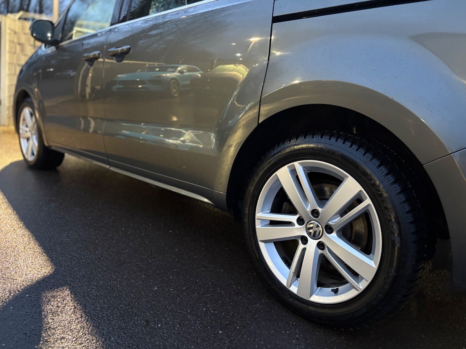 Fahrzeugabbildung Volkswagen SHARAN HIGHLINE*AUT*PANO*7 SITZER*EL TÜREN*2.HD*