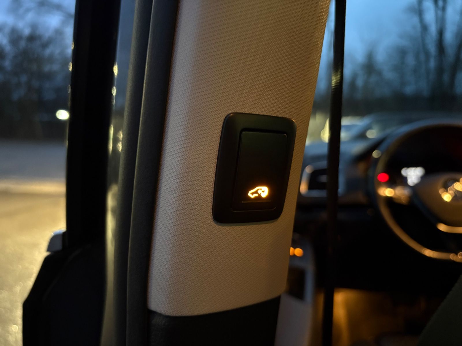 Fahrzeugabbildung Volkswagen SHARAN HIGHLINE*AUT*PANO*7 SITZER*EL TÜREN*2.HD*