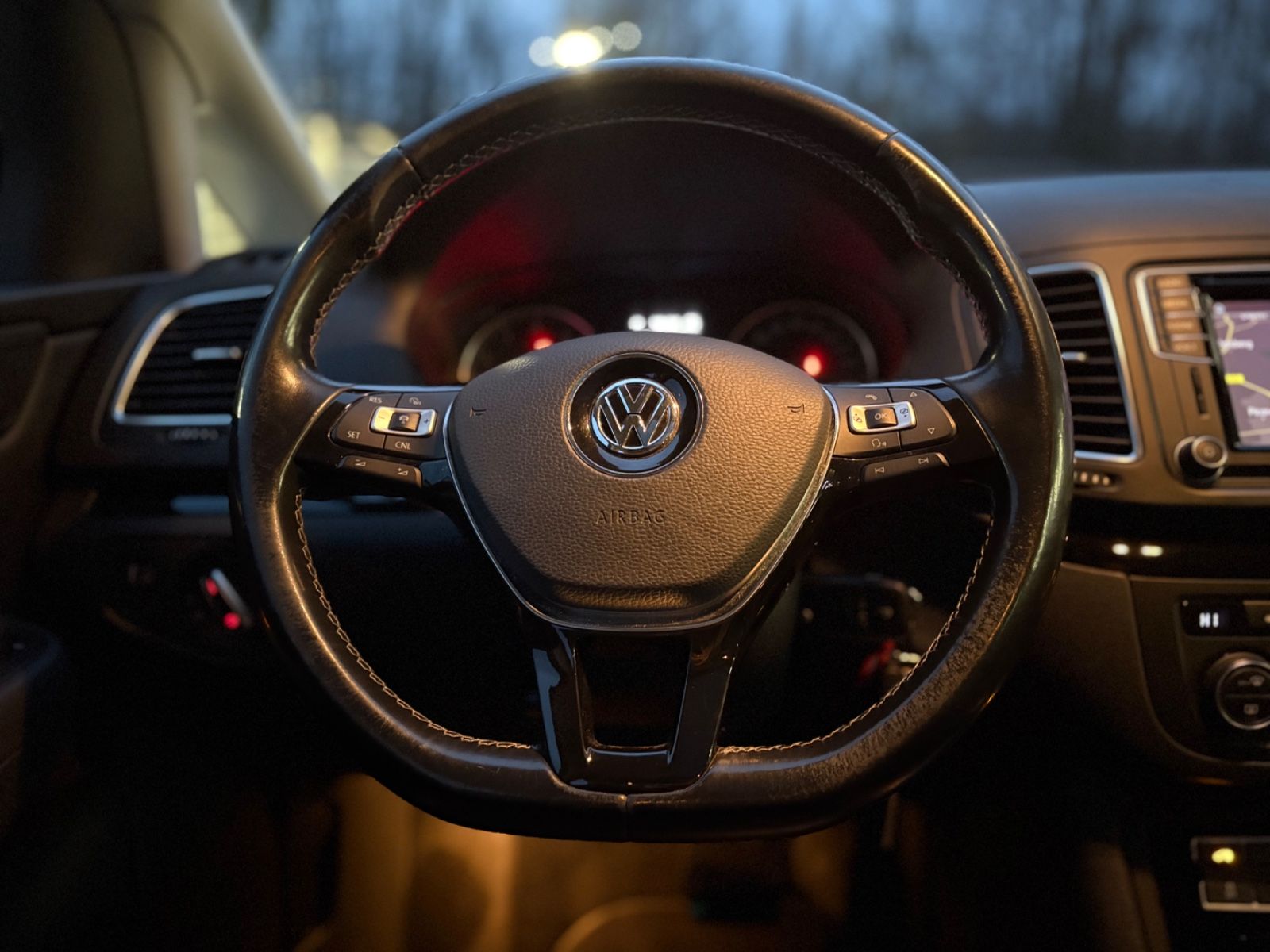 Fahrzeugabbildung Volkswagen SHARAN HIGHLINE*AUT*PANO*7 SITZER*EL TÜREN*2.HD*