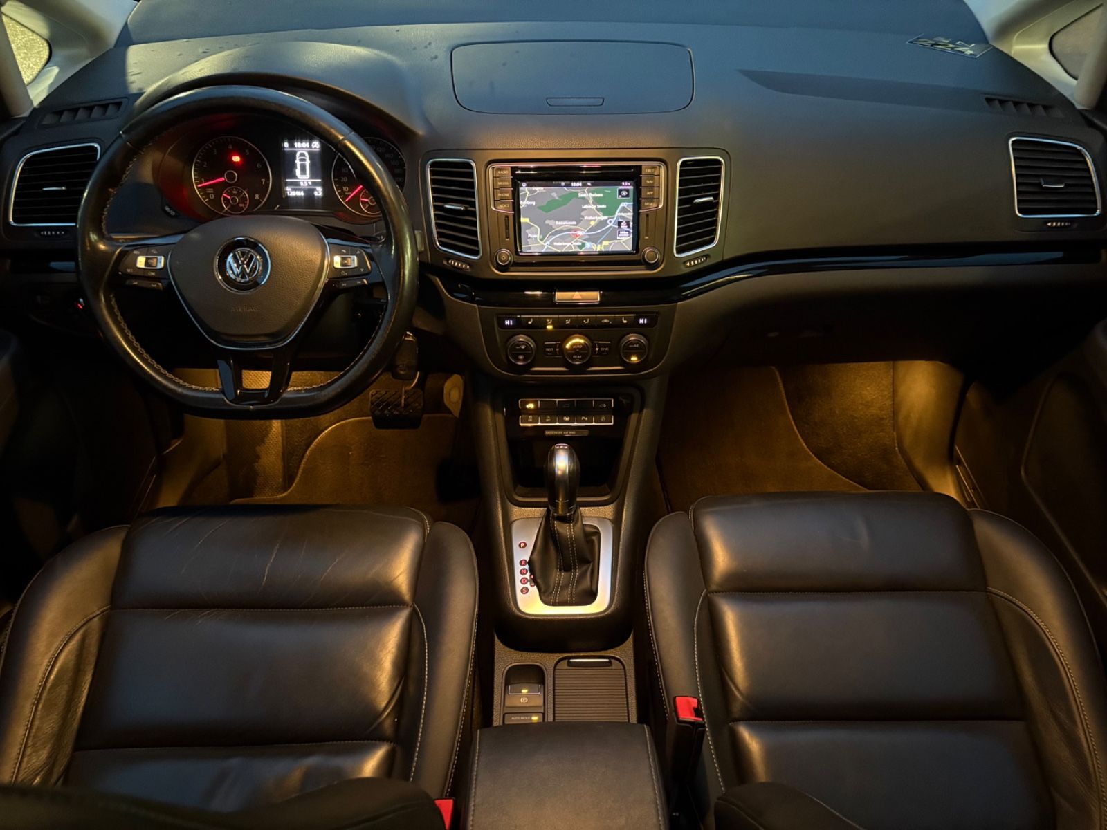 Fahrzeugabbildung Volkswagen SHARAN HIGHLINE*AUT*PANO*7 SITZER*EL TÜREN*2.HD*