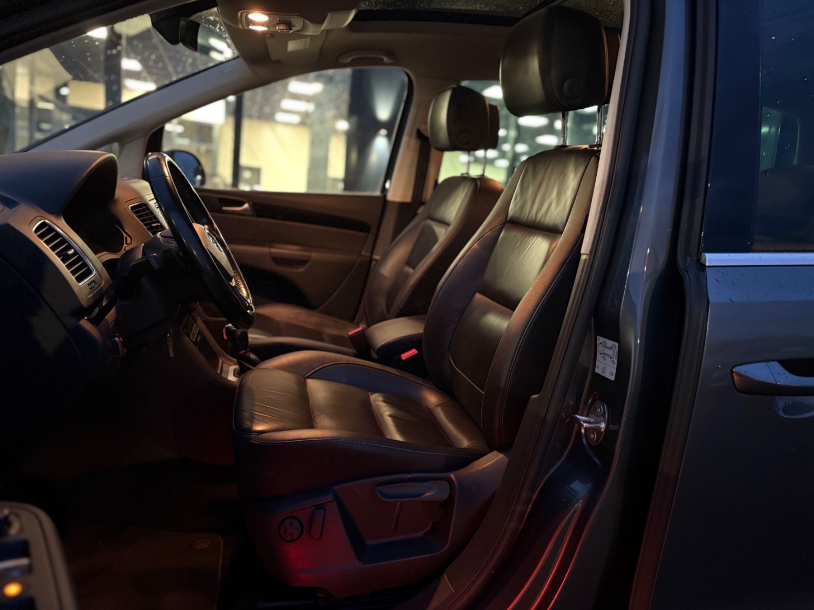 Fahrzeugabbildung Volkswagen SHARAN HIGHLINE*AUT*PANO*7 SITZER*EL TÜREN*2.HD*