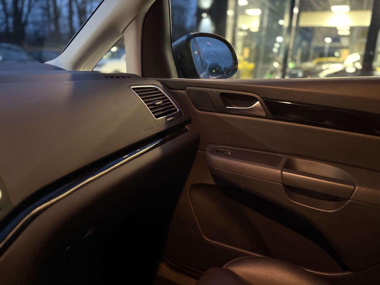 Fahrzeugabbildung Volkswagen SHARAN HIGHLINE*AUT*PANO*7 SITZER*EL TÜREN*2.HD*