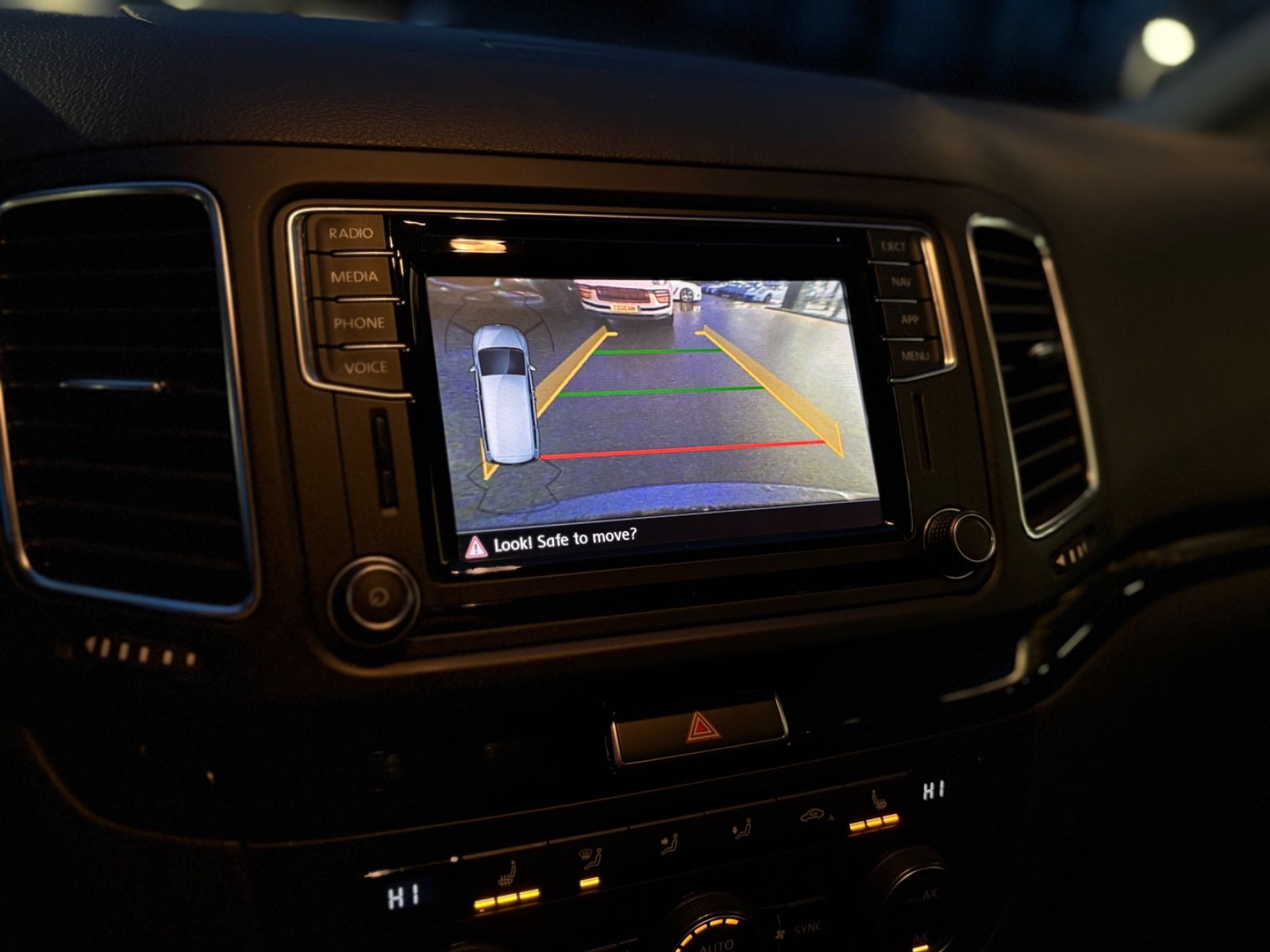 Fahrzeugabbildung Volkswagen SHARAN HIGHLINE*AUT*PANO*7 SITZER*EL TÜREN*2.HD*