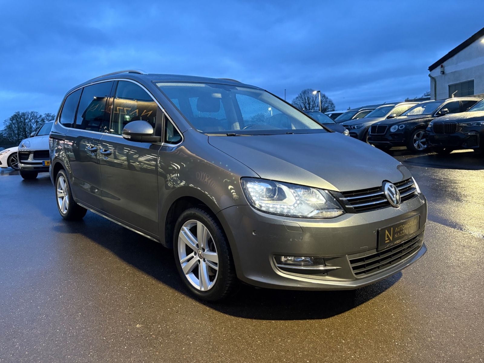 Fahrzeugabbildung Volkswagen SHARAN HIGHLINE*AUT*PANO*7 SITZER*EL TÜREN*2.HD*