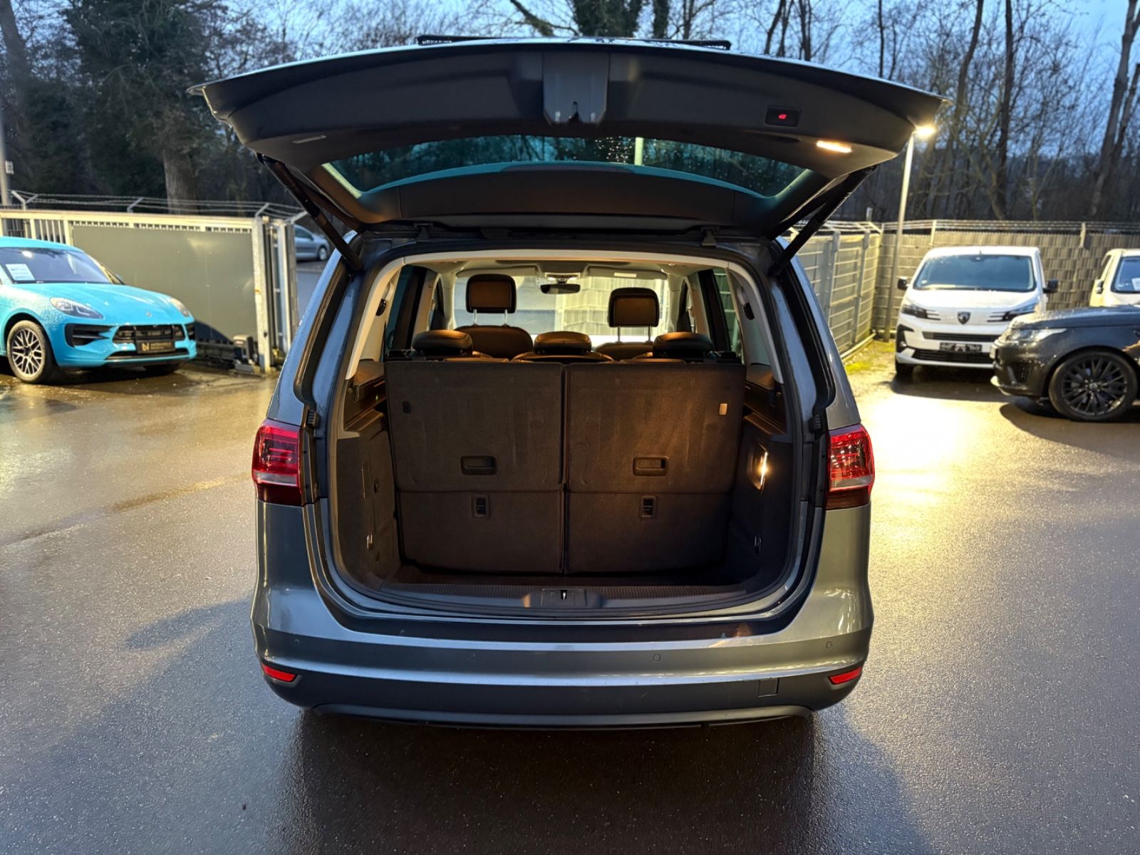 Fahrzeugabbildung Volkswagen SHARAN HIGHLINE*AUT*PANO*7 SITZER*EL TÜREN*2.HD*