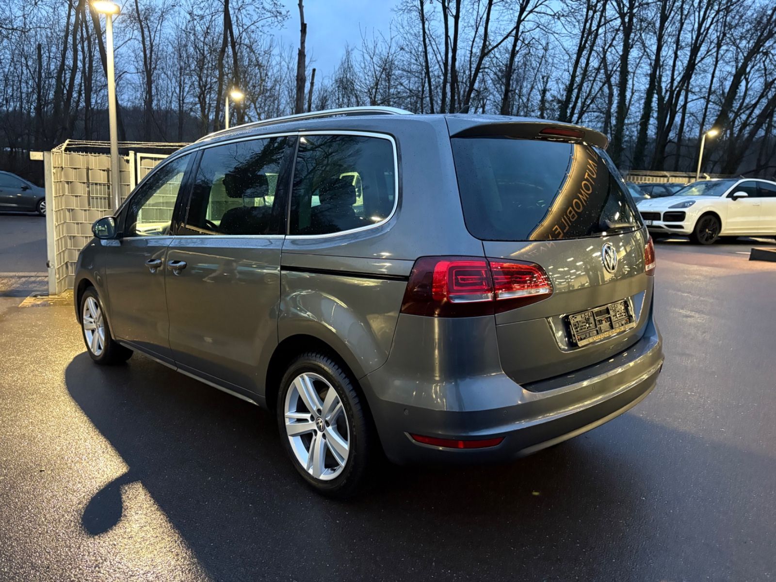 Fahrzeugabbildung Volkswagen SHARAN HIGHLINE*AUT*PANO*7 SITZER*EL TÜREN*2.HD*