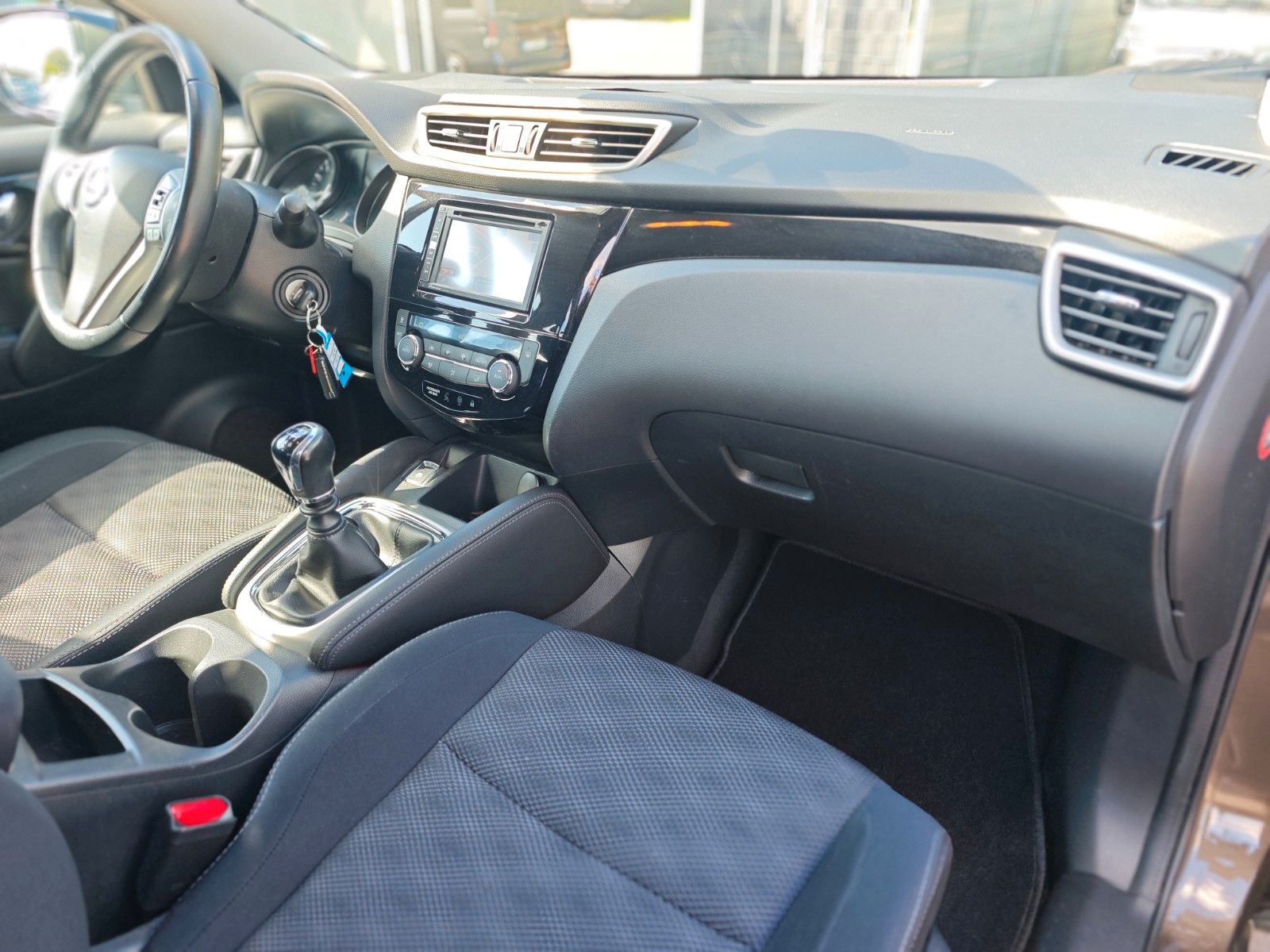 Fahrzeugabbildung Nissan QASHQAI ACENTA *2. HAND*NAVI*ALU*PDC*
