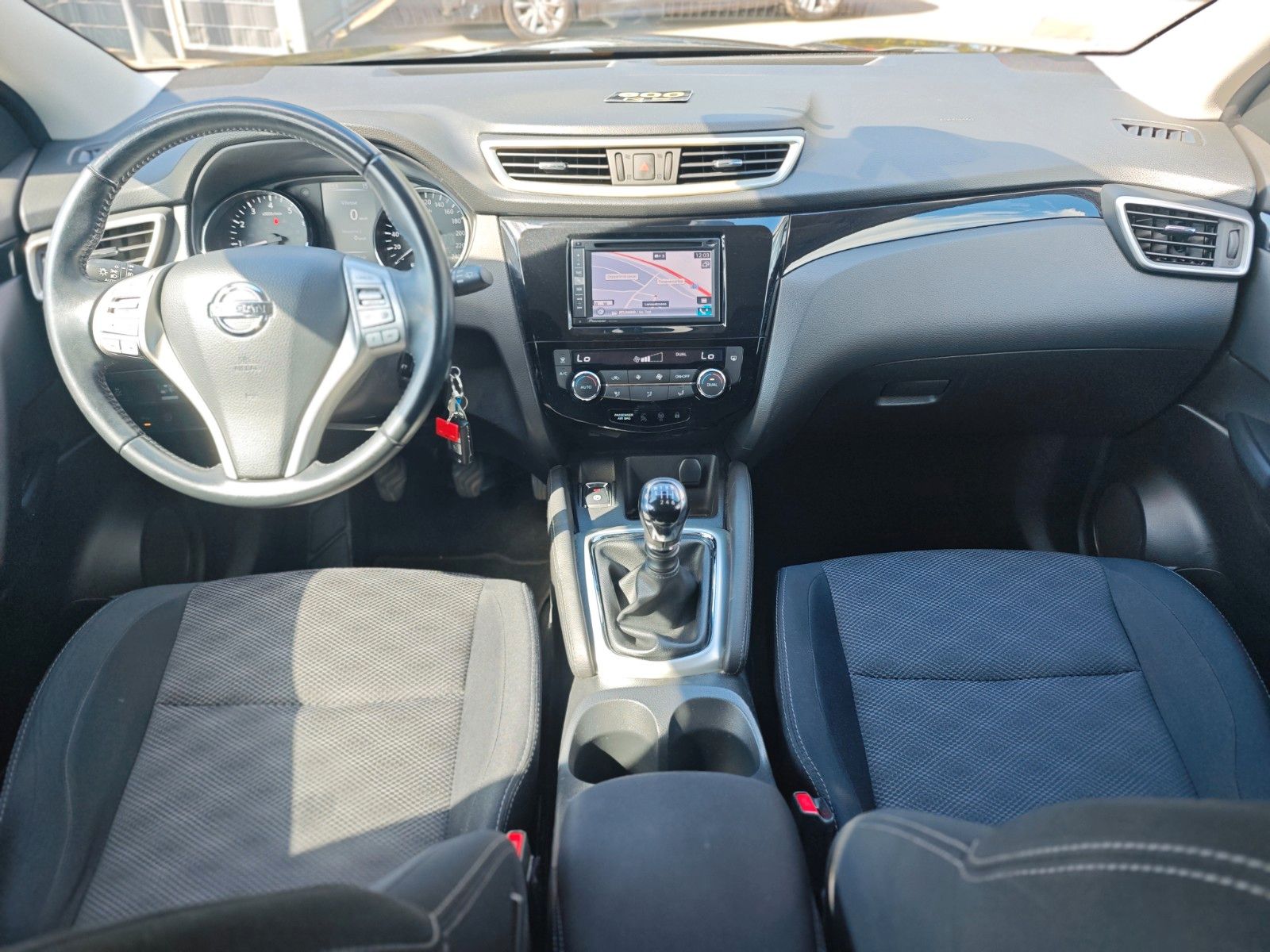 Fahrzeugabbildung Nissan QASHQAI ACENTA *2. HAND*NAVI*ALU*PDC*