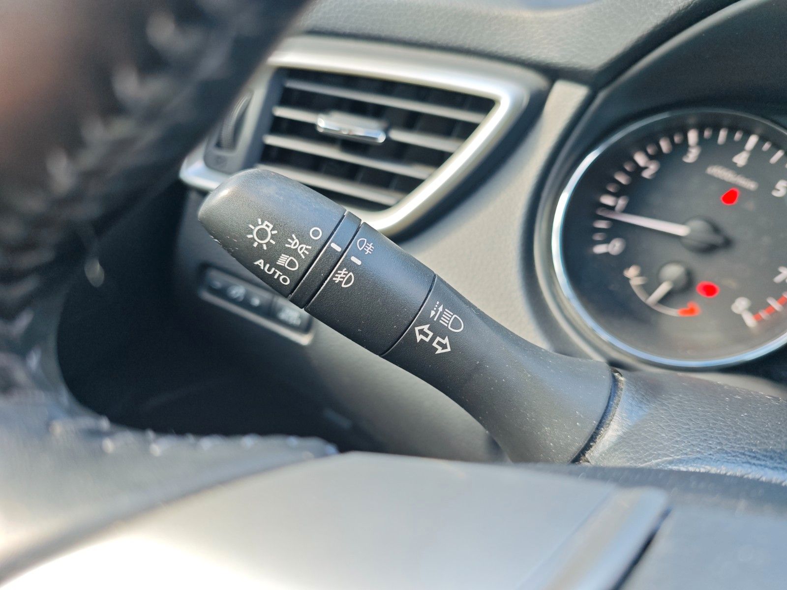 Fahrzeugabbildung Nissan QASHQAI ACENTA *2. HAND*NAVI*ALU*PDC*