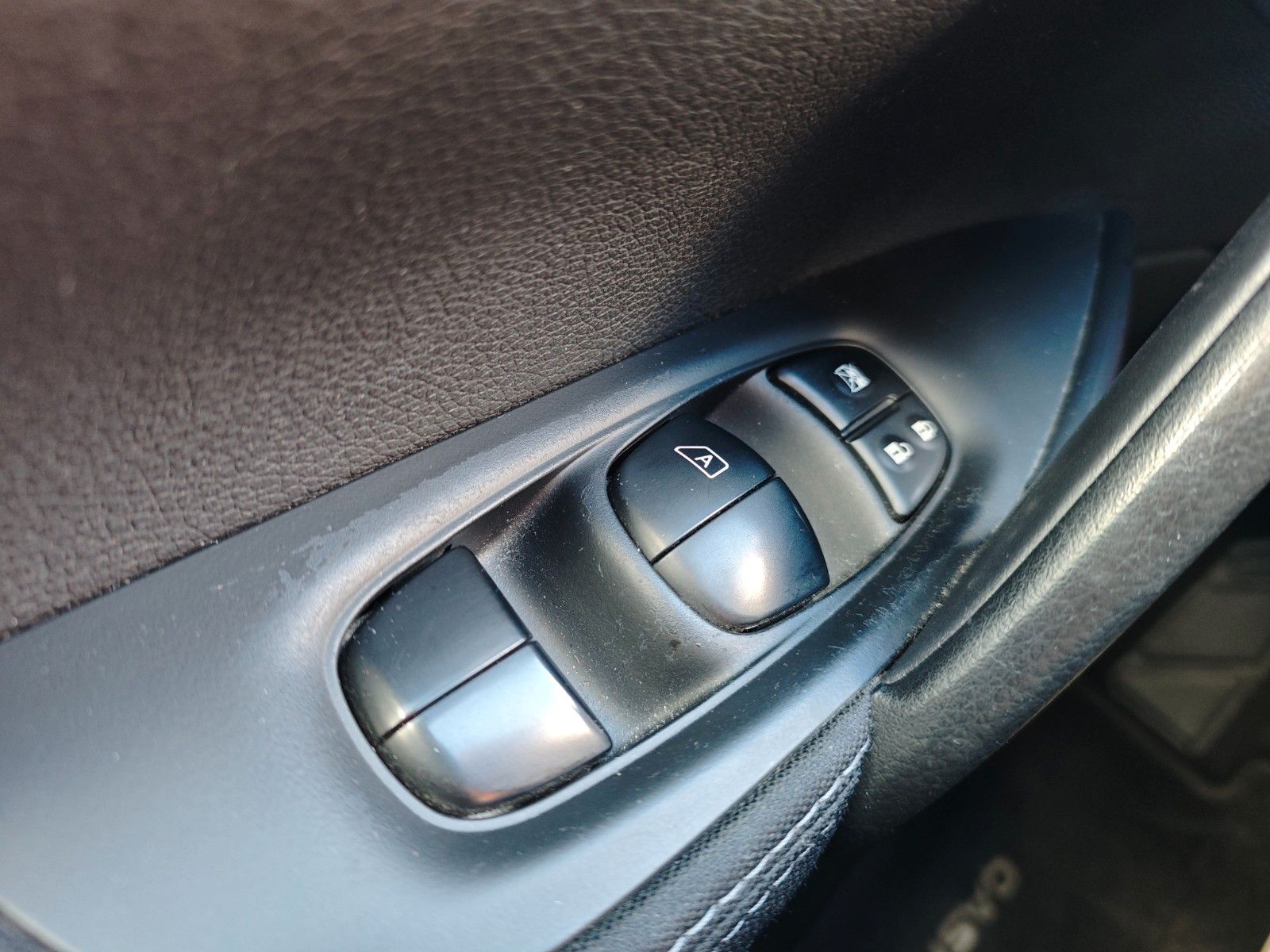 Fahrzeugabbildung Nissan QASHQAI ACENTA *2. HAND*NAVI*ALU*PDC*