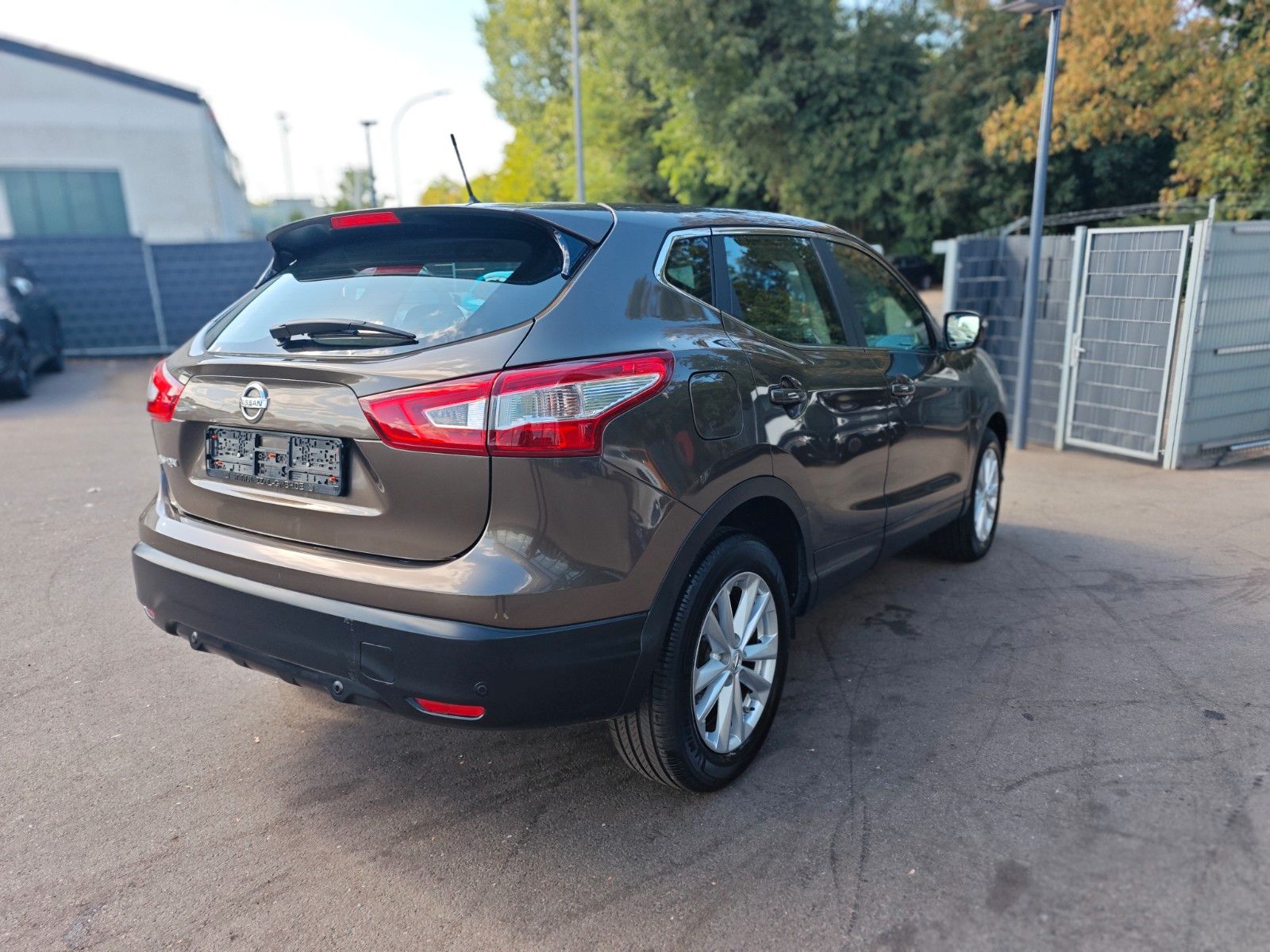 Fahrzeugabbildung Nissan QASHQAI ACENTA *2. HAND*NAVI*ALU*PDC*