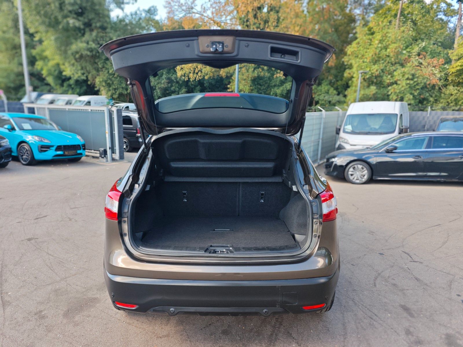 Fahrzeugabbildung Nissan QASHQAI ACENTA *2. HAND*NAVI*ALU*PDC*