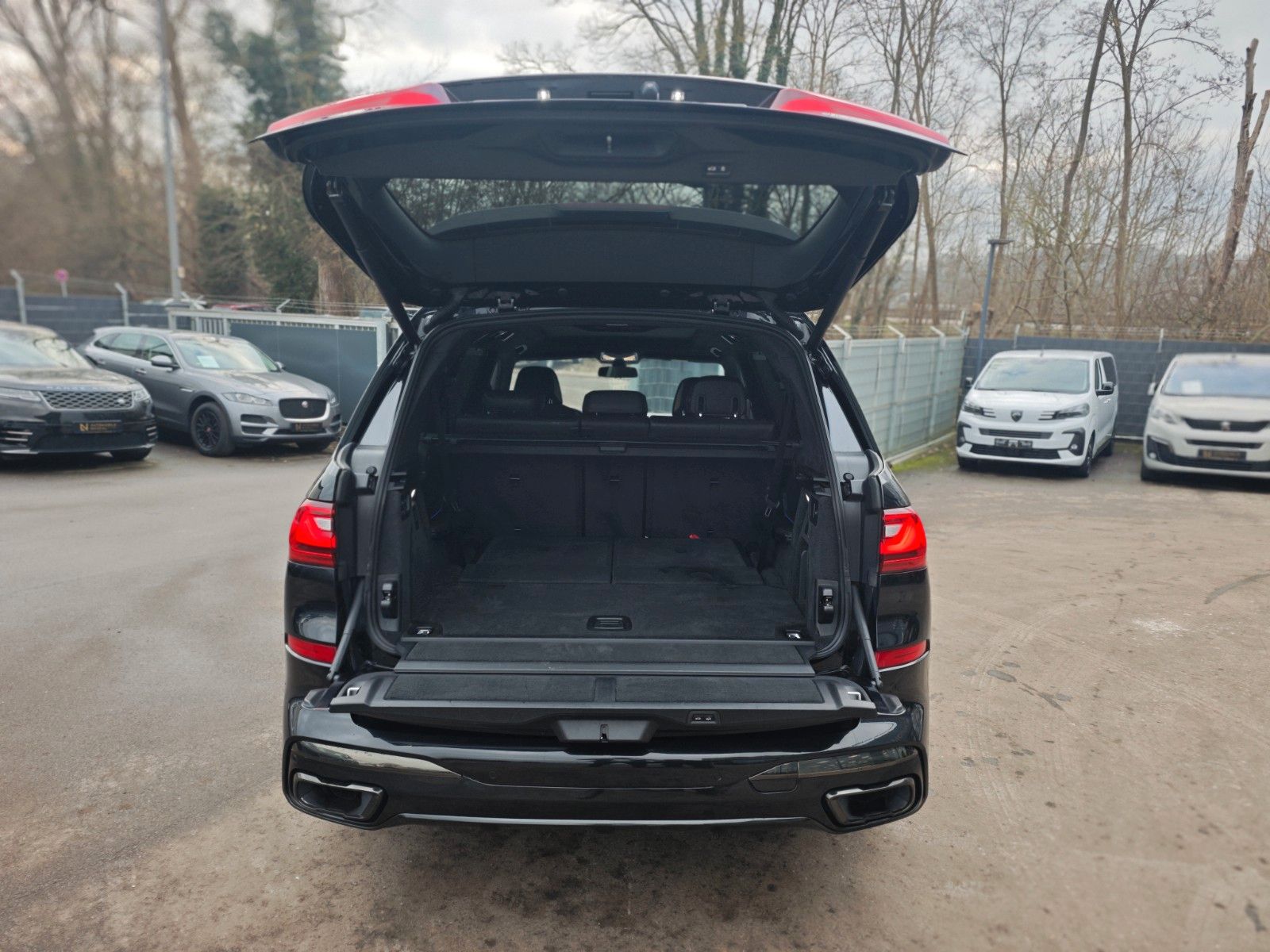 Fahrzeugabbildung BMW X7 xDrive 40d M SPORT*SOFT*LUFT*7SEATS*LASER*1.H