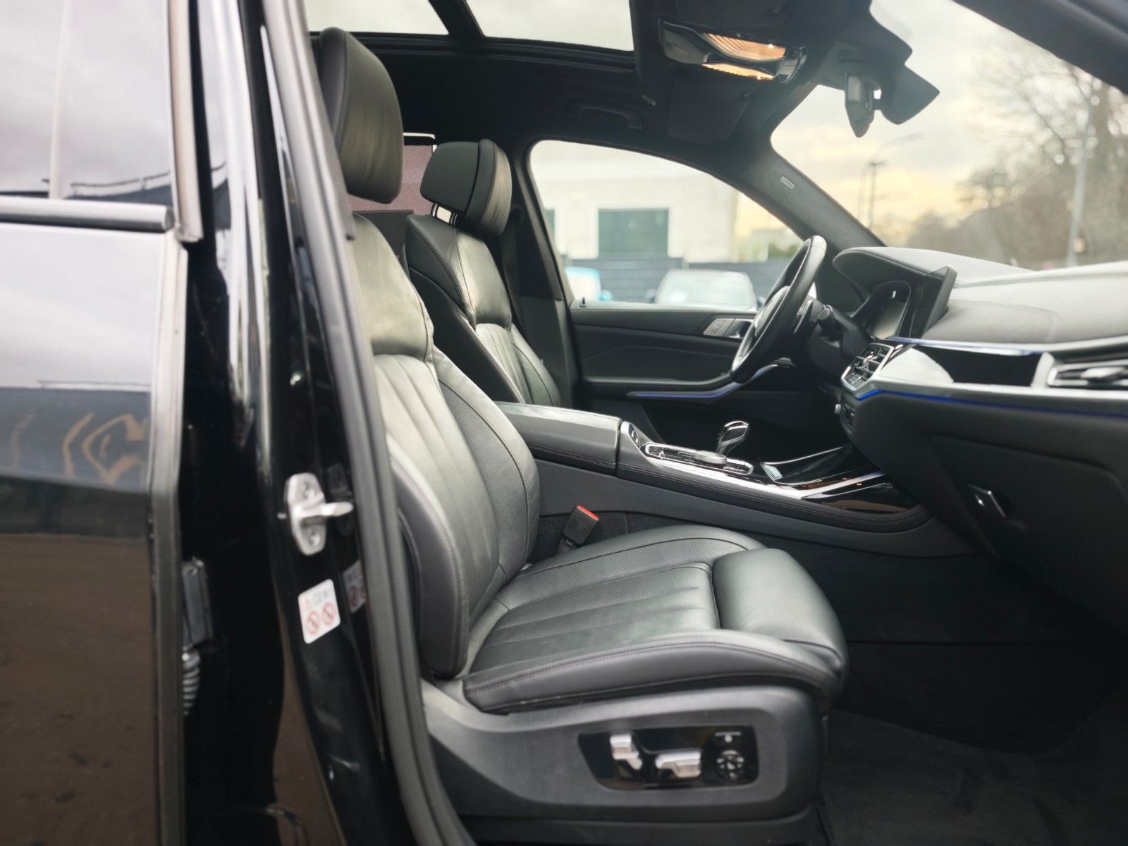 Fahrzeugabbildung BMW X7 xDrive 40d M SPORT*SOFT*LUFT*7SEATS*LASER*1.H