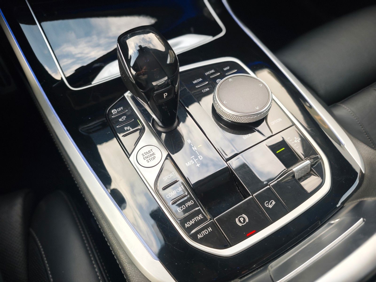 Fahrzeugabbildung BMW X7 xDrive 40d M SPORT*SOFT*LUFT*7SEATS*LASER*1.H