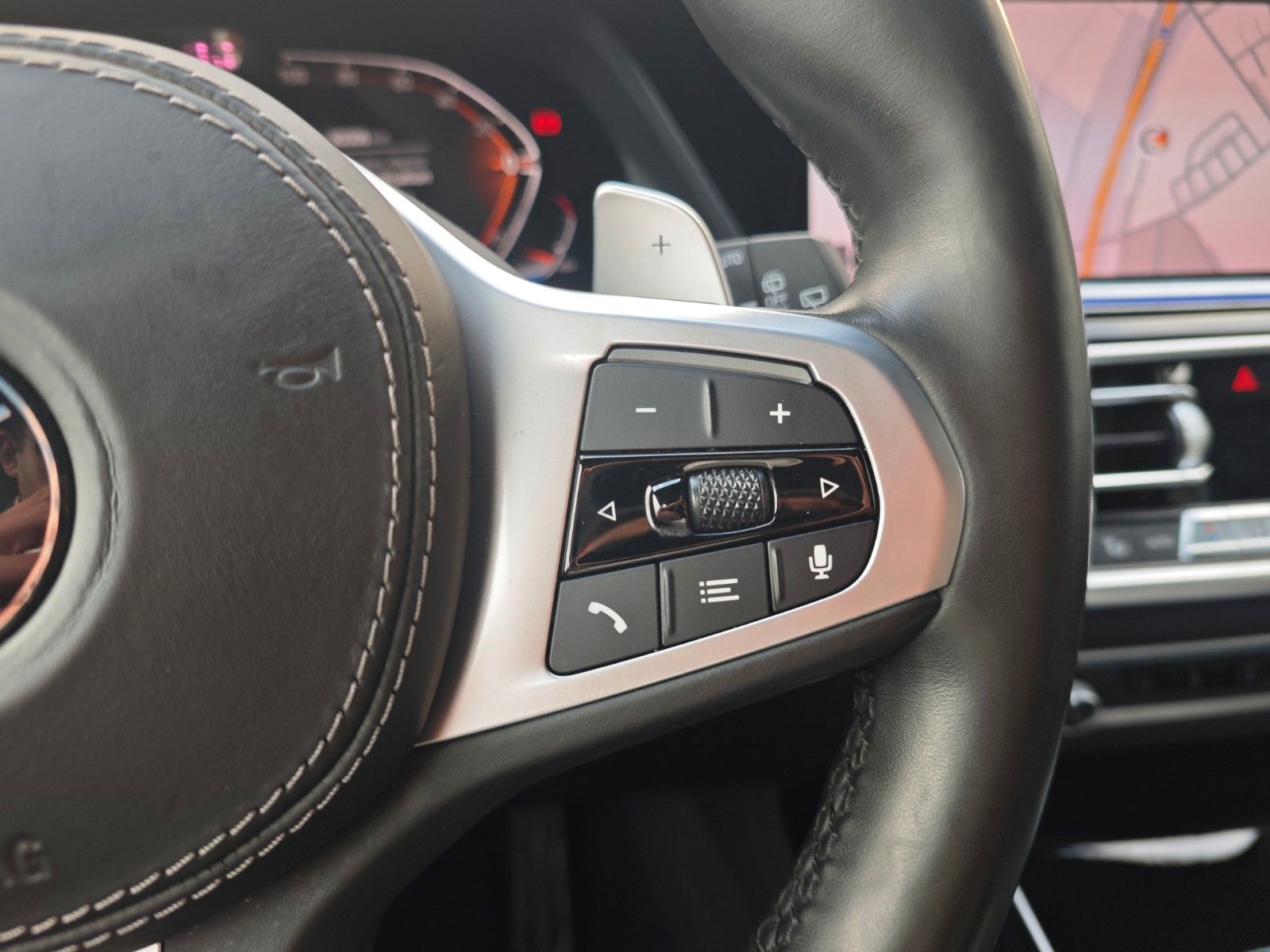 Fahrzeugabbildung BMW X7 xDrive 40d M SPORT*SOFT*LUFT*7SEATS*LASER*1.H