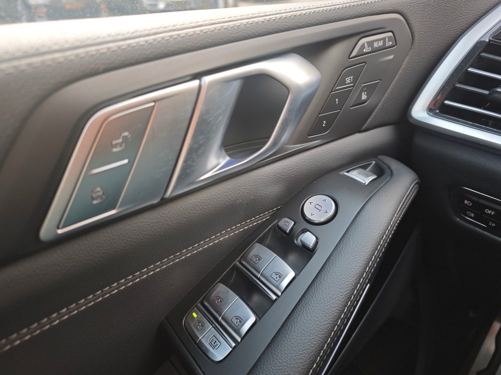 Fahrzeugabbildung BMW X7 xDrive 40d M SPORT*SOFT*LUFT*7SEATS*LASER*1.H