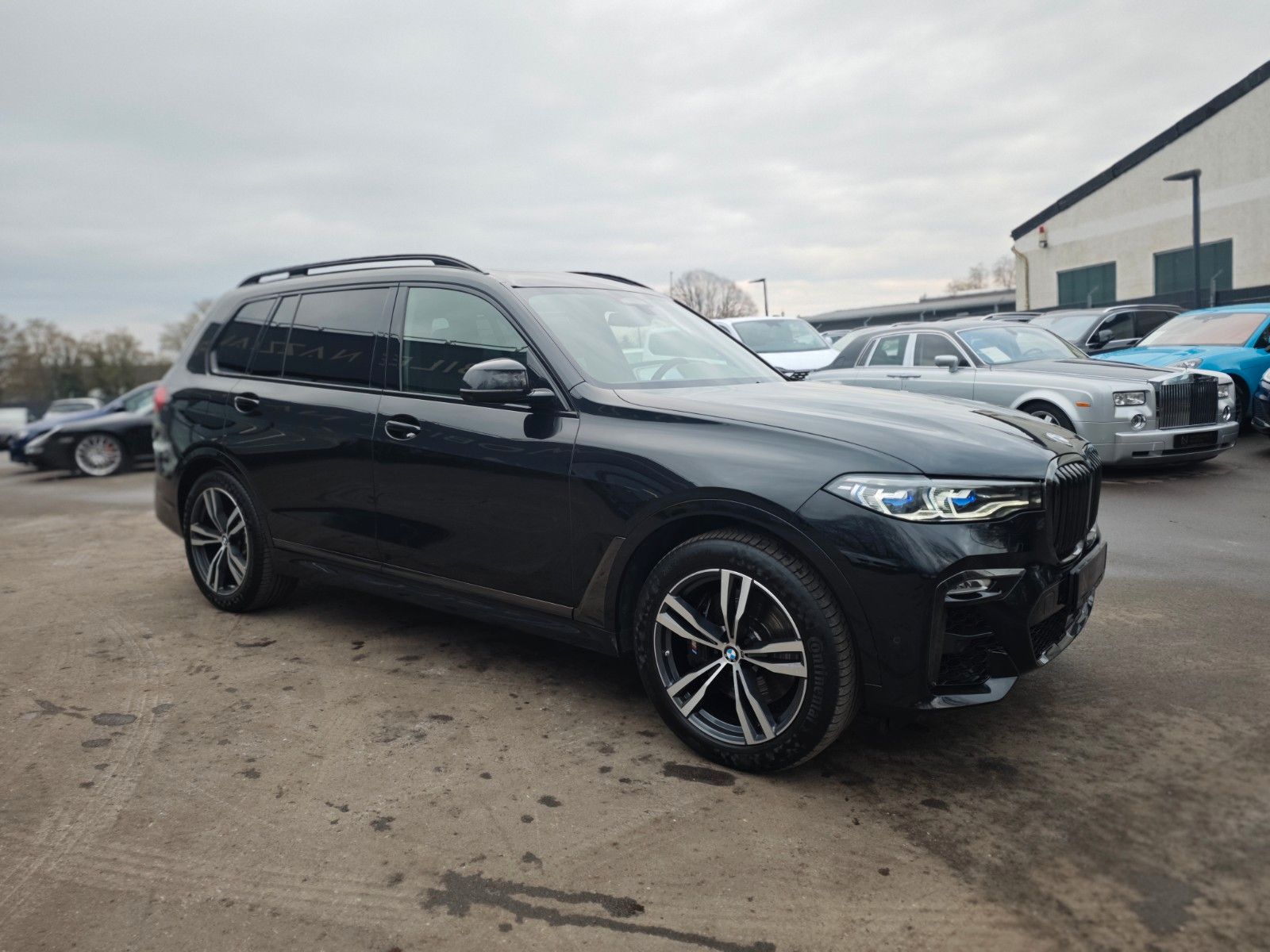 Fahrzeugabbildung BMW X7 xDrive 40d M SPORT*SOFT*LUFT*7SEATS*LASER*1.H