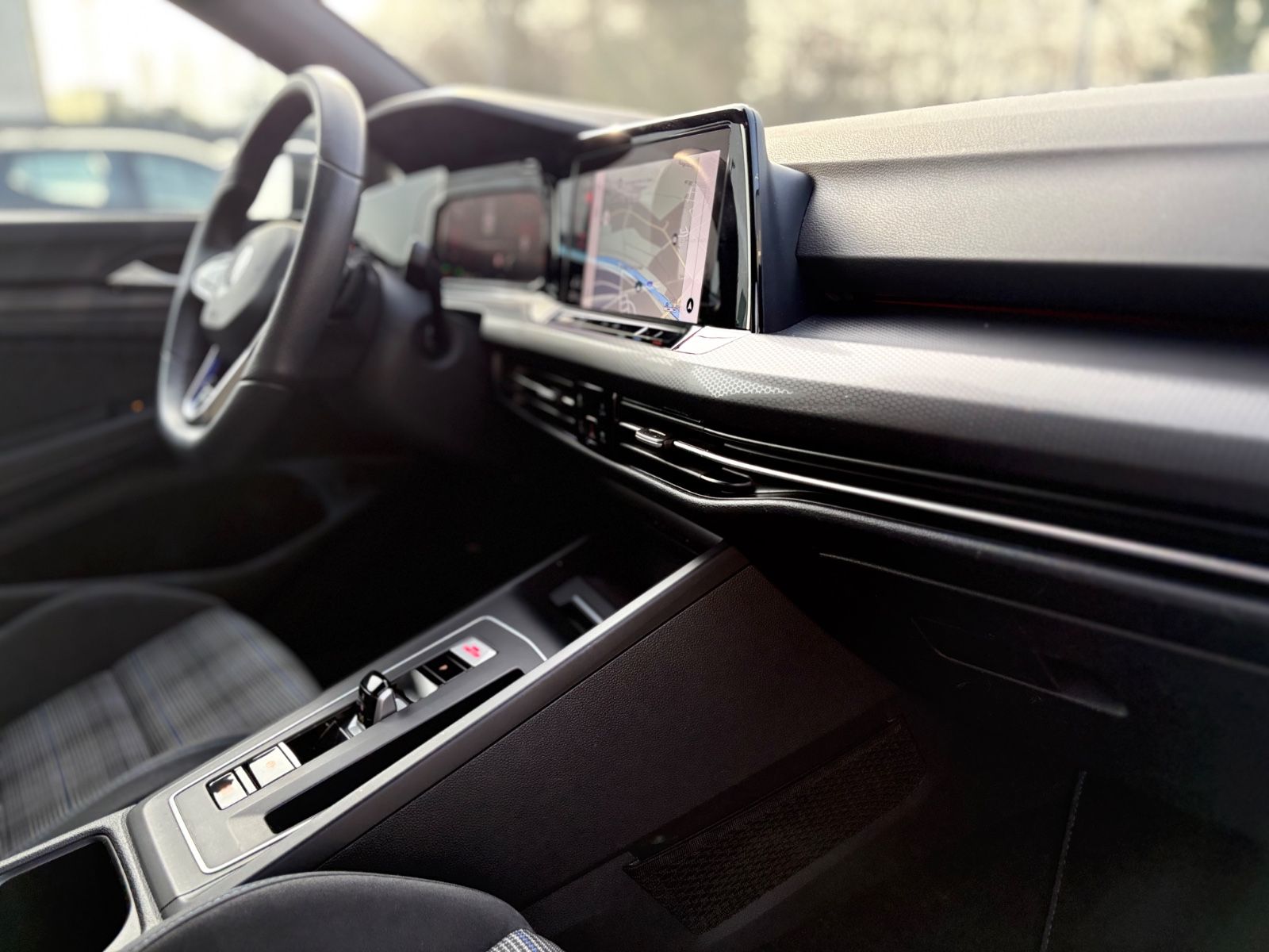 Fahrzeugabbildung Volkswagen Golf VIII LIM GTE*AUT*VOLL-LED*KAMERA*2.HD*TOP