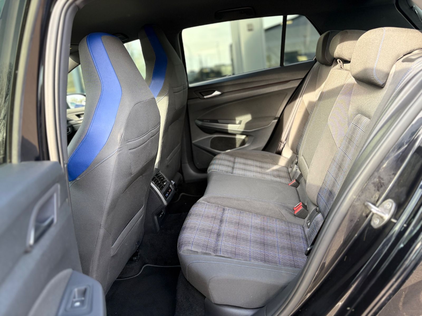 Fahrzeugabbildung Volkswagen Golf VIII LIM GTE*AUT*VOLL-LED*KAMERA*2.HD*TOP