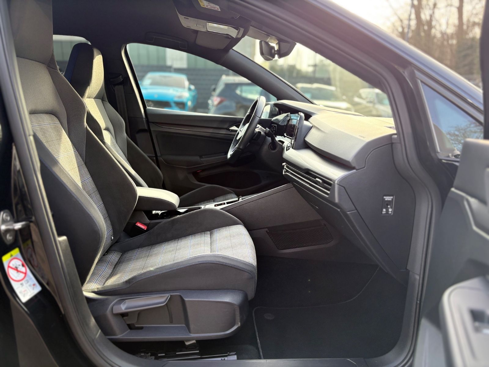 Fahrzeugabbildung Volkswagen Golf VIII LIM GTE*AUT*VOLL-LED*KAMERA*2.HD*TOP