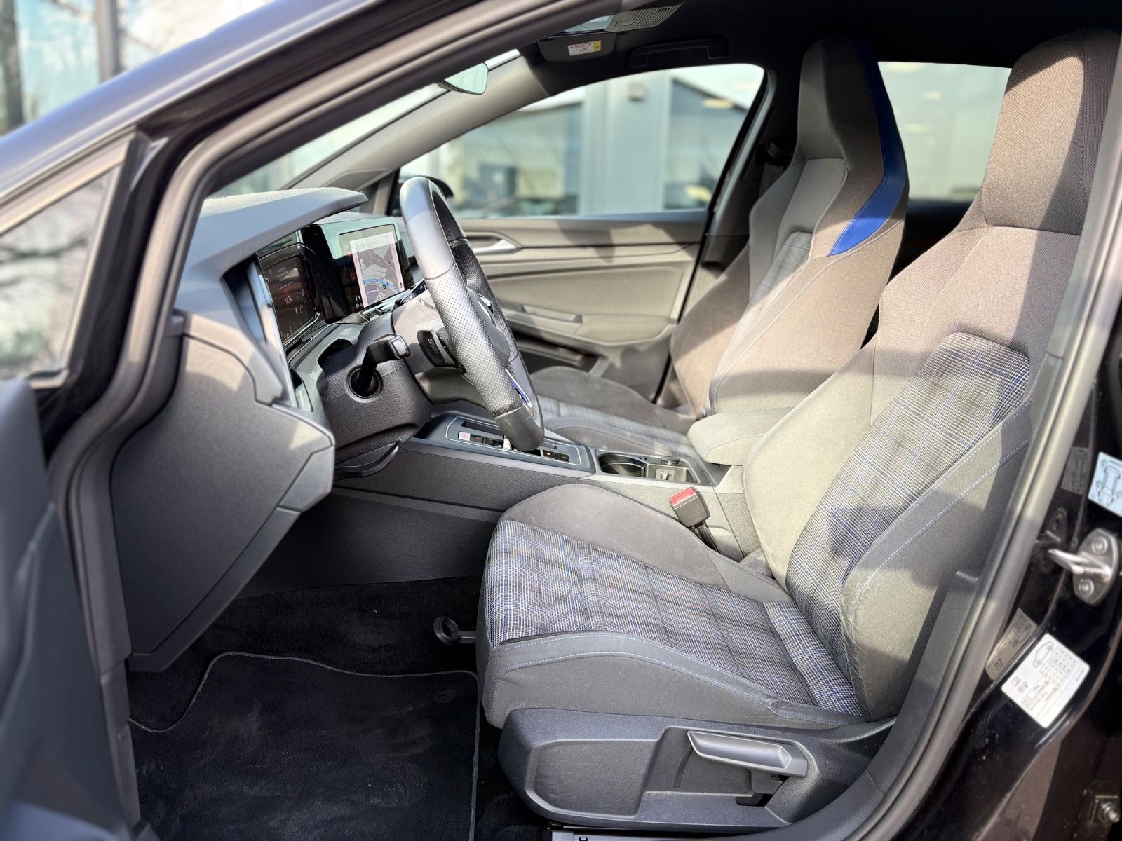 Fahrzeugabbildung Volkswagen Golf VIII LIM GTE*AUT*VOLL-LED*KAMERA*2.HD*TOP