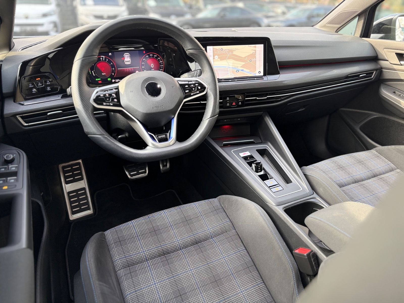 Fahrzeugabbildung Volkswagen Golf VIII LIM GTE*AUT*VOLL-LED*KAMERA*2.HD*TOP