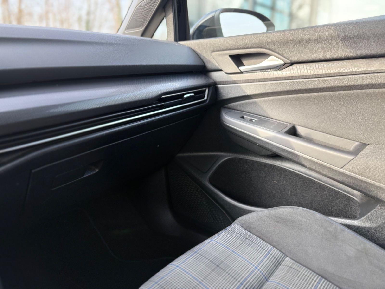 Fahrzeugabbildung Volkswagen Golf VIII LIM GTE*AUT*VOLL-LED*KAMERA*2.HD*TOP