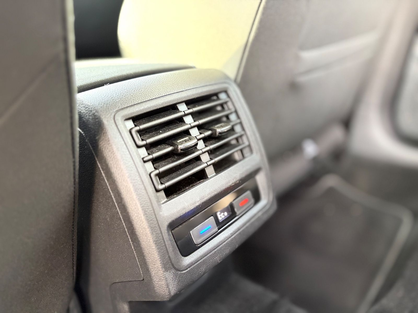 Fahrzeugabbildung Volkswagen Golf VIII LIM GTE*AUT*VOLL-LED*KAMERA*2.HD*TOP