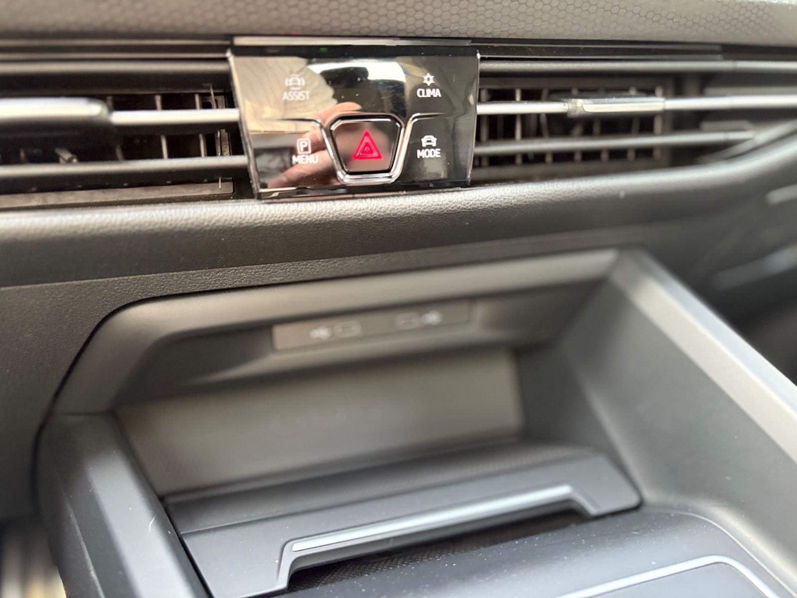 Fahrzeugabbildung Volkswagen Golf VIII LIM GTE*AUT*VOLL-LED*KAMERA*2.HD*TOP