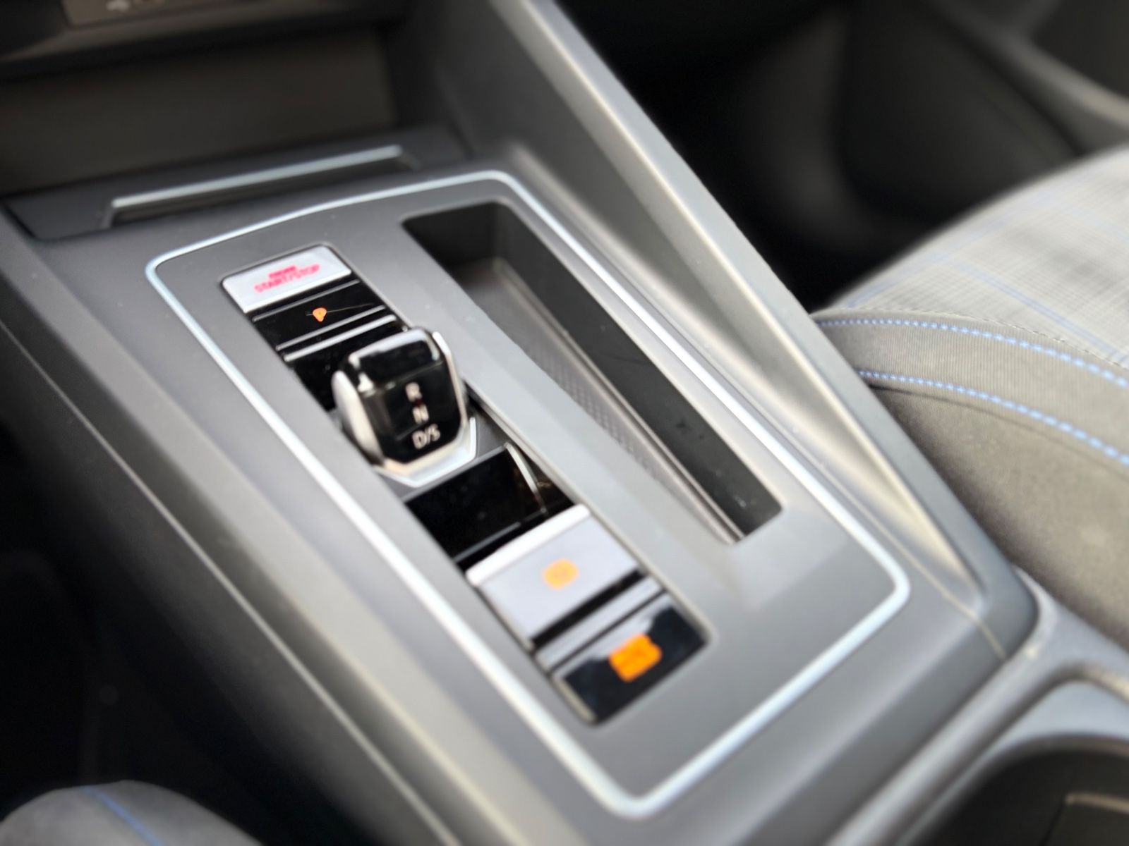 Fahrzeugabbildung Volkswagen Golf VIII LIM GTE*AUT*VOLL-LED*KAMERA*2.HD*TOP