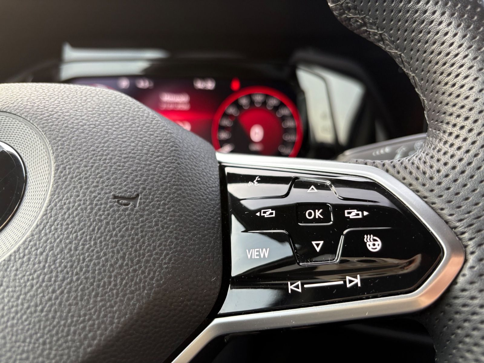 Fahrzeugabbildung Volkswagen Golf VIII LIM GTE*AUT*VOLL-LED*KAMERA*2.HD*TOP