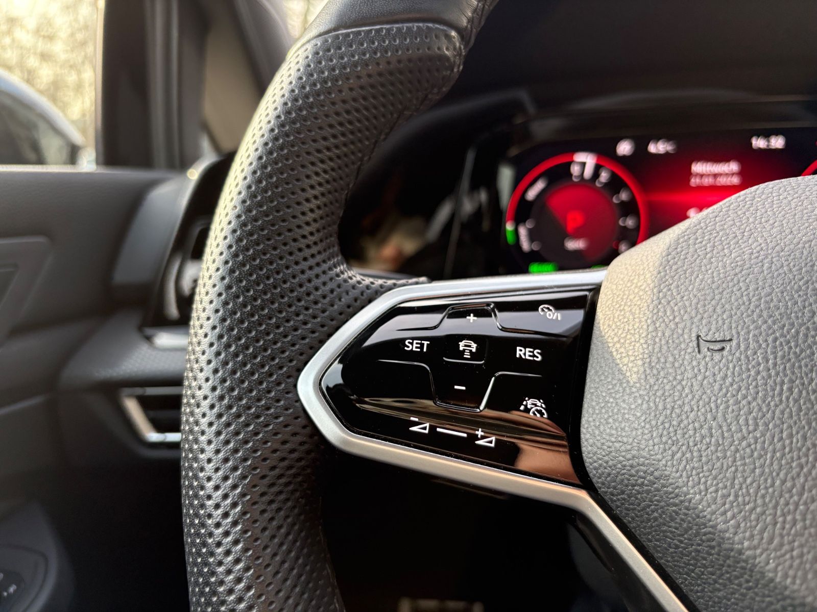 Fahrzeugabbildung Volkswagen Golf VIII LIM GTE*AUT*VOLL-LED*KAMERA*2.HD*TOP