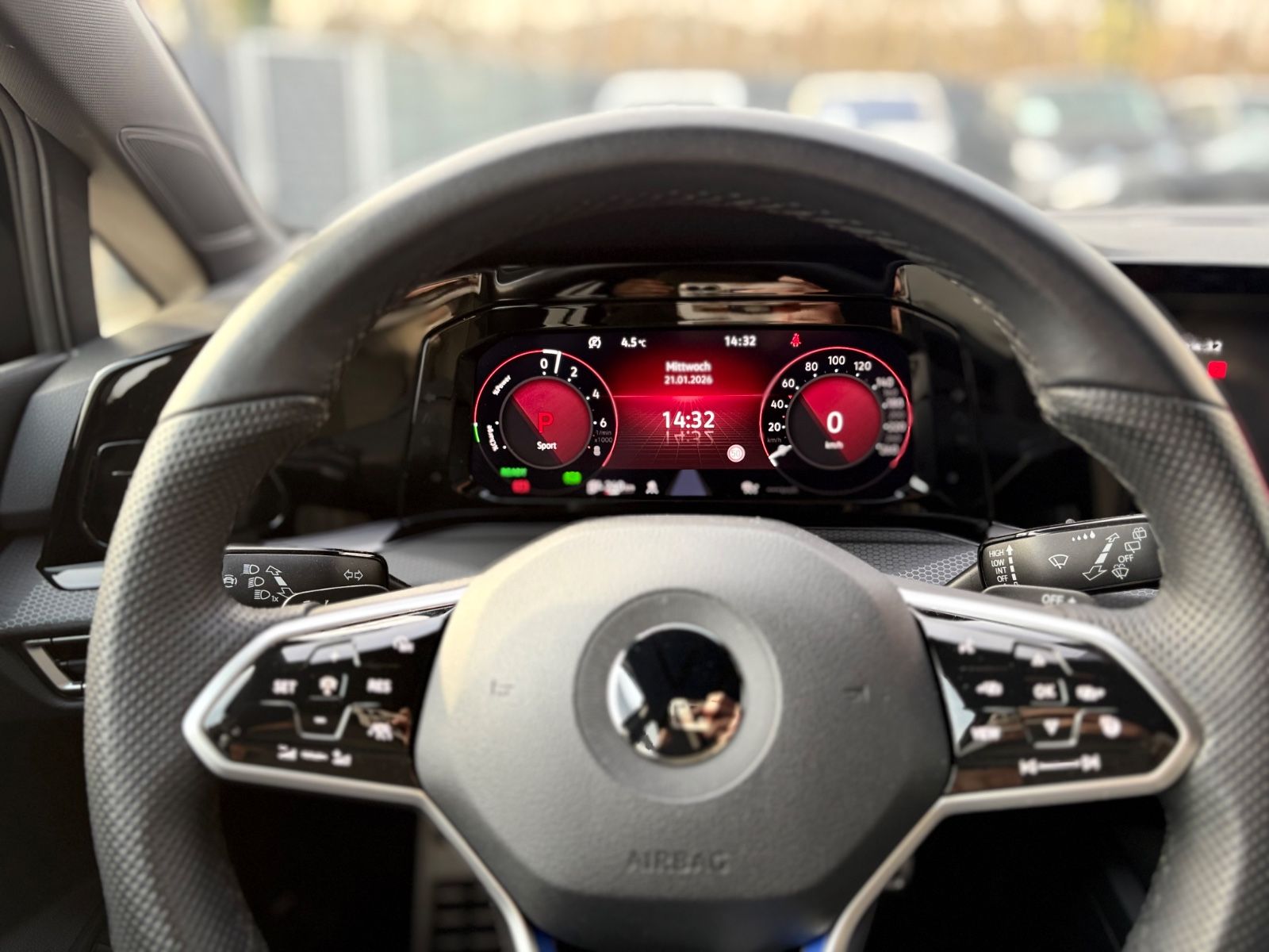 Fahrzeugabbildung Volkswagen Golf VIII LIM GTE*AUT*VOLL-LED*KAMERA*2.HD*TOP