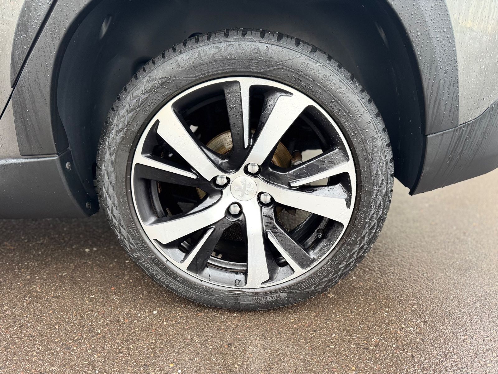 Fahrzeugabbildung Peugeot 2008 BLUE HDI 100 *GT-LINE*PANORAMA*SPORTSITZE*