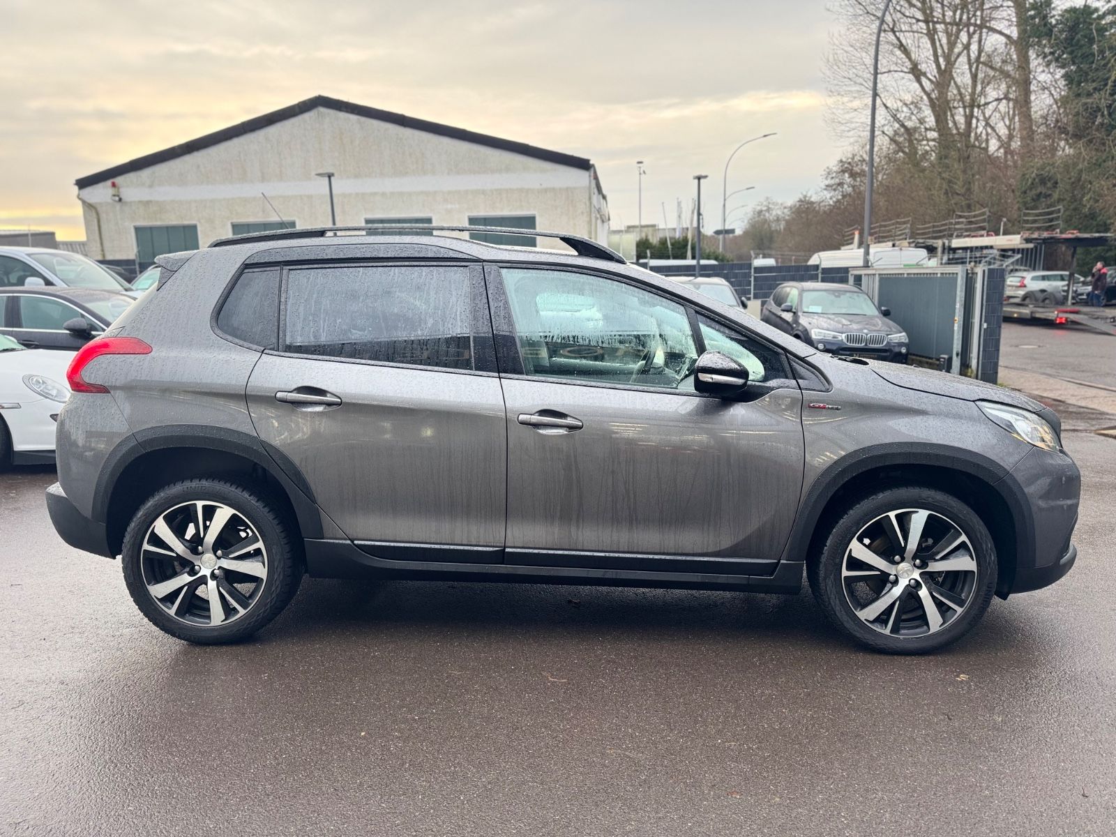 Fahrzeugabbildung Peugeot 2008 BLUE HDI 100 *GT-LINE*PANORAMA*SPORTSITZE*
