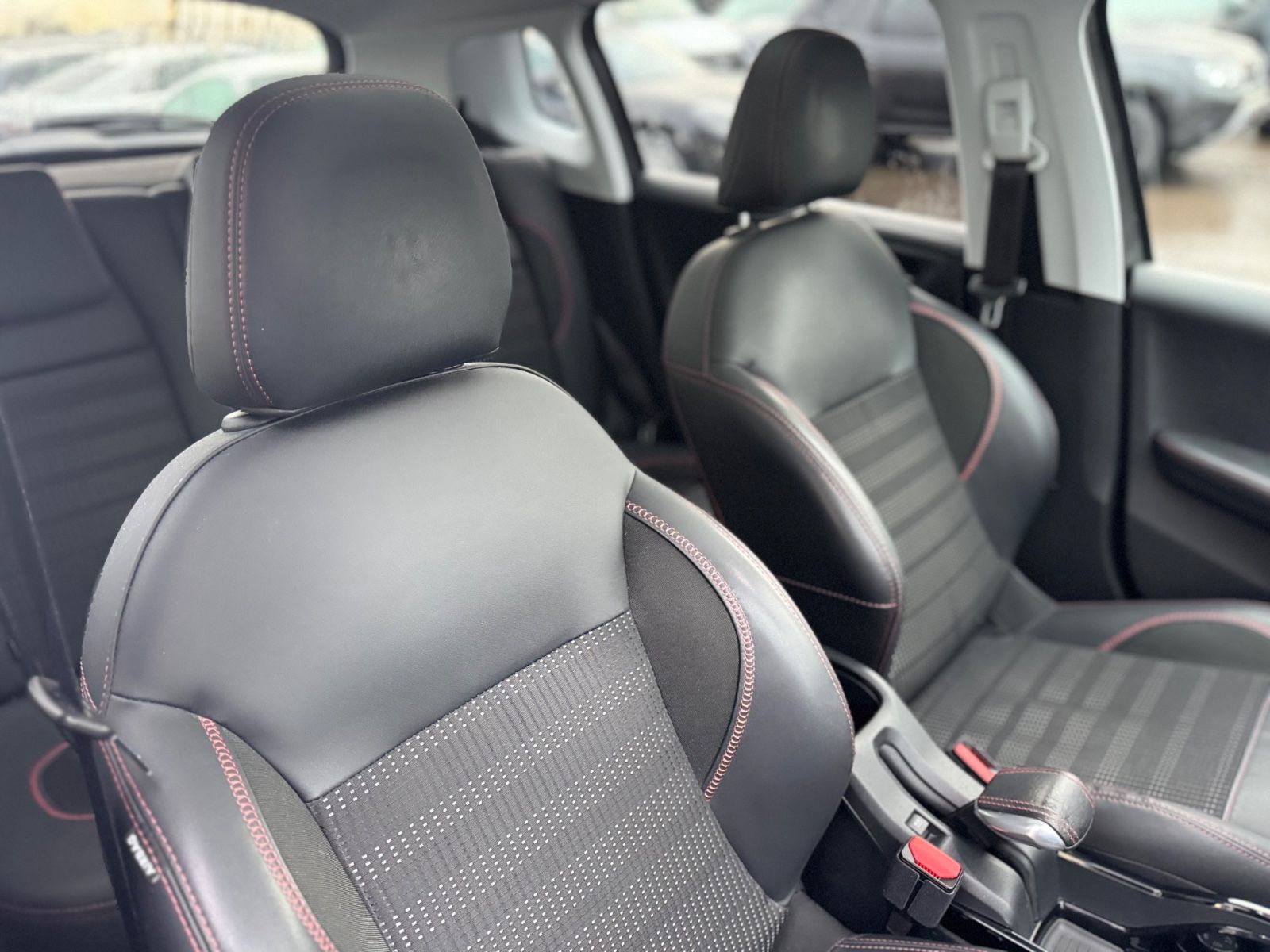 Fahrzeugabbildung Peugeot 2008 BLUE HDI 100 *GT-LINE*PANORAMA*SPORTSITZE*