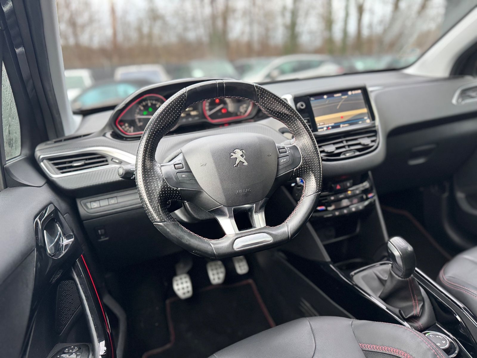 Fahrzeugabbildung Peugeot 2008 BLUE HDI 100 *GT-LINE*PANORAMA*SPORTSITZE*