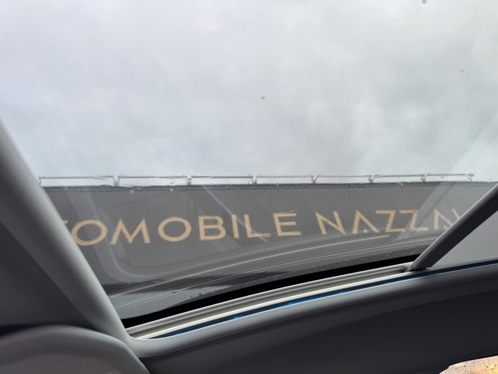 Fahrzeugabbildung Peugeot 2008 BLUE HDI 100 *GT-LINE*PANORAMA*SPORTSITZE*