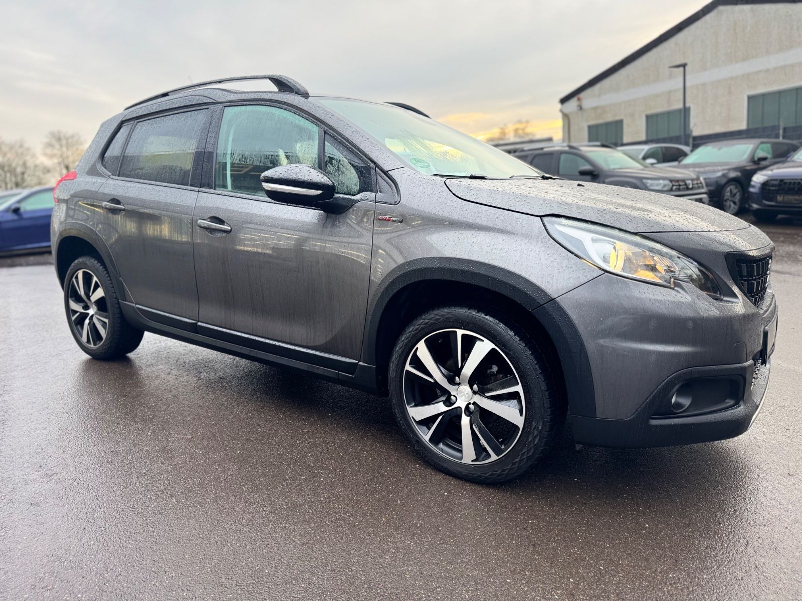 Fahrzeugabbildung Peugeot 2008 BLUE HDI 100 *GT-LINE*PANORAMA*SPORTSITZE*