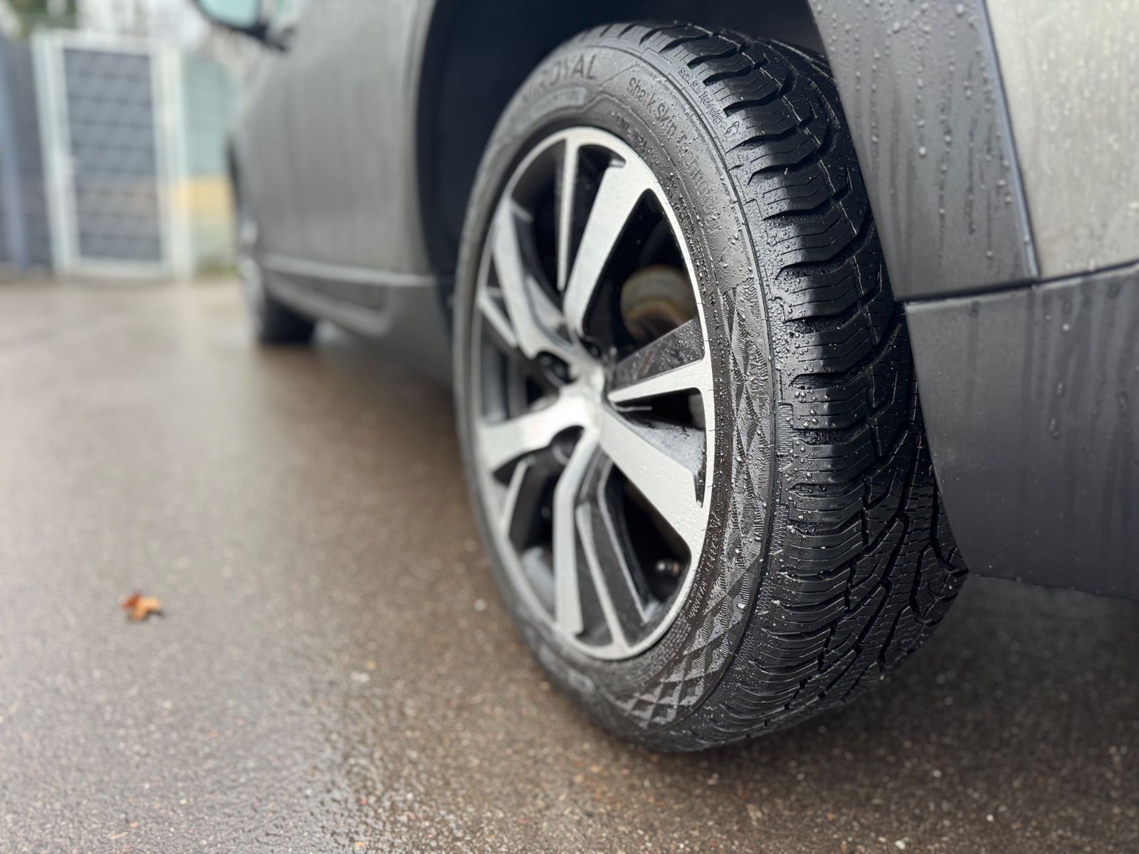 Fahrzeugabbildung Peugeot 2008 BLUE HDI 100 *GT-LINE*PANORAMA*SPORTSITZE*